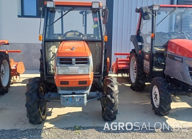 Трактор KUBOTA, модел GL32 с кабина.